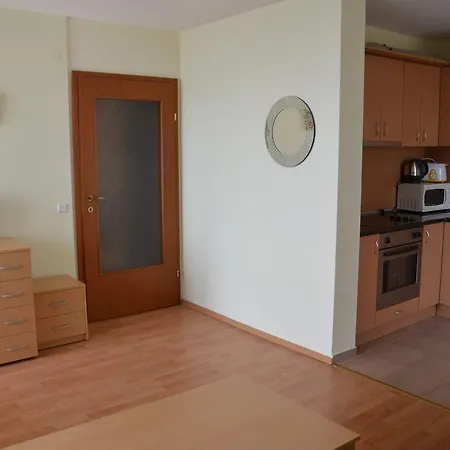 Single Private In Marina View Fort Beach شقة