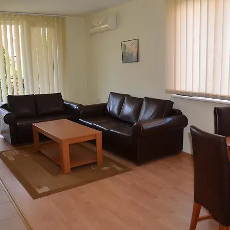 Single Private In Marina View Fort Beach شقة