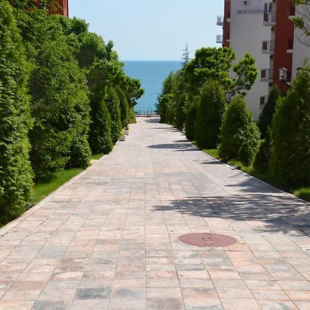 Single Private In Marina View Fort Beach شقة